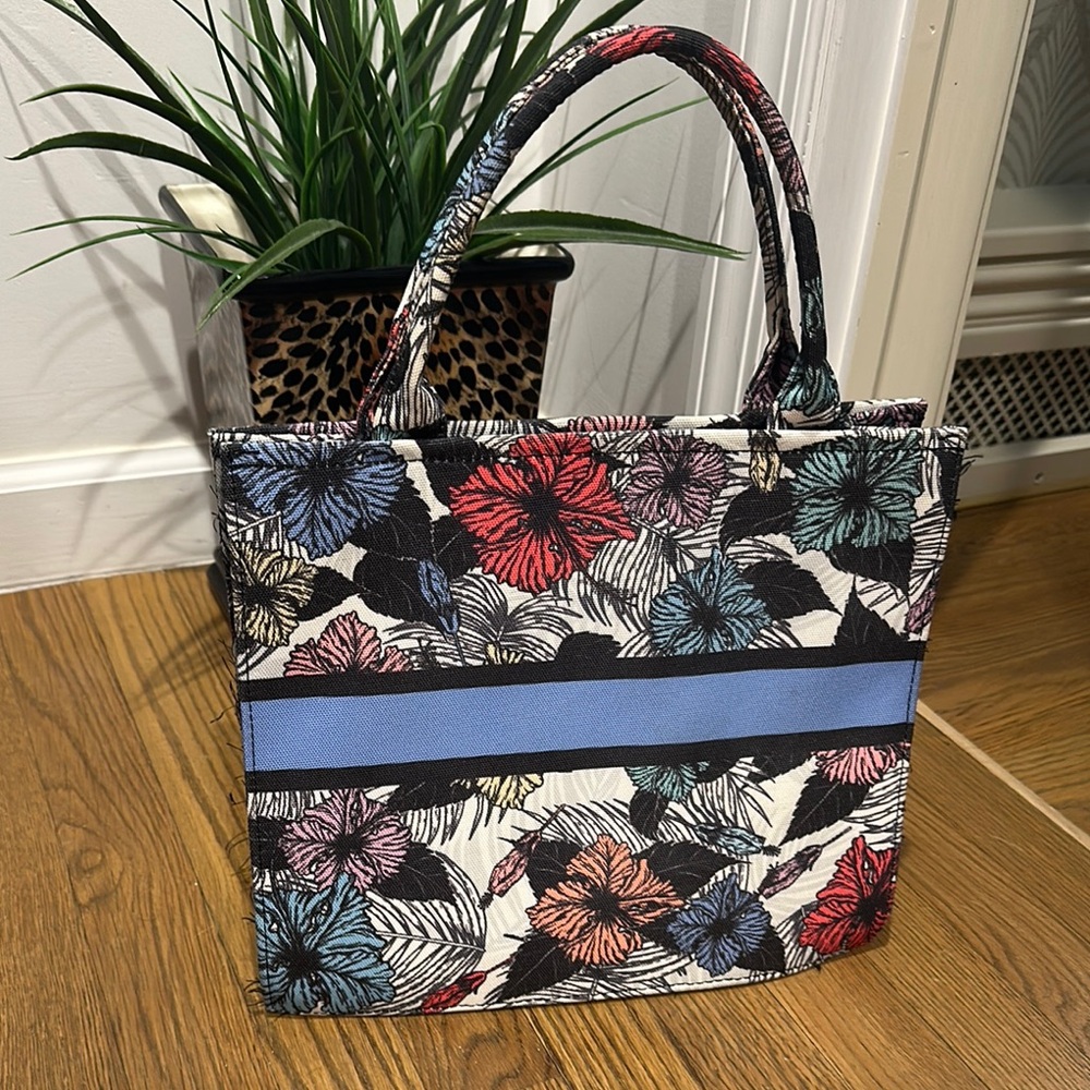 Tote Bag with Structured Design
